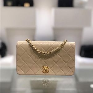 Chanel vintage lambskin flap Gold Hardware